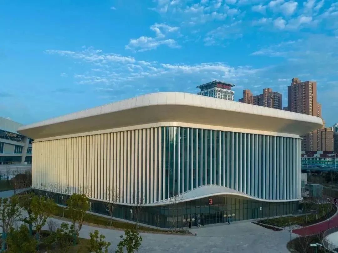 包含